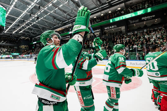 Rögles Linus Sandin jublar