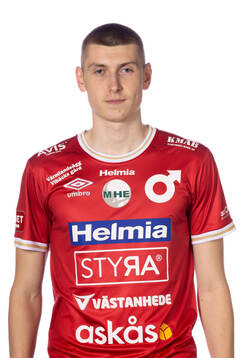 Degerfors Adi Fisic poserar för ett porträtt den 13 mars 2024 i Degerfors.