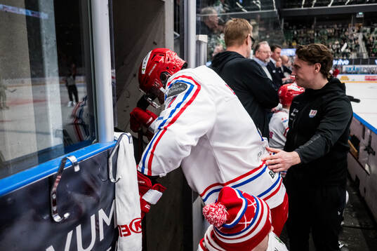 Timrås Tim Erixon har ont