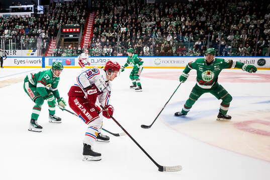 Timrås Filip Hållander mot Rögles Albin Sundsvik och