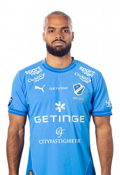 Halmstads Phil Ofosu-Ayeh poserar för ett porträtt den 15 mars 2024 i Halmstad.