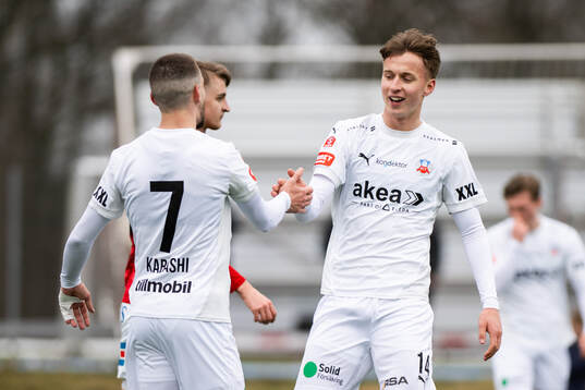 Helsingborgs Arian Kabashi och Lukas Kjellnäs jublar