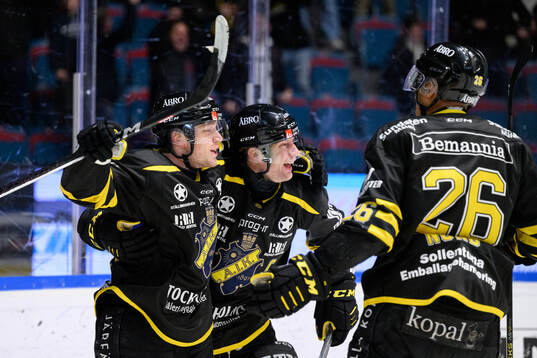 AIKs Zion Nybeck och Richard Gynge jublar