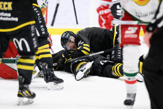 AIKs Richard Gynge och Oscar Nord jublar