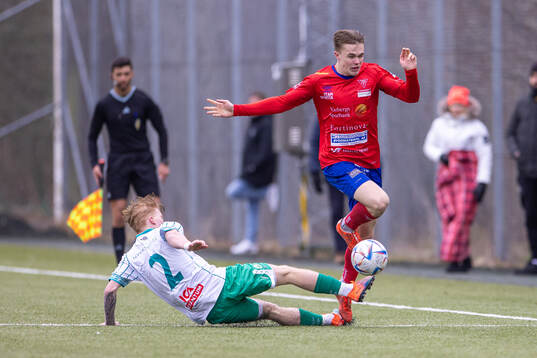 Tvååkers Jacob Redenfors och Västra Frölundas Tim Edén