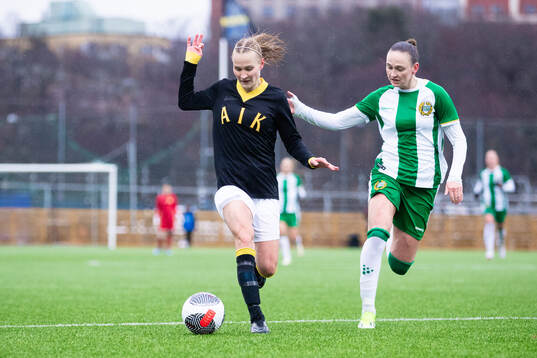 AIKs Silja Jaatinen och Hammarbys Vilde Hasund 