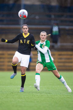 AIKs Daniella Famili och Hammarbys Thea Sørbo
