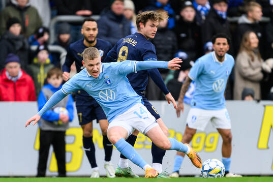Malmö FFs Sebastian Jörgensen  och Halmstads Jonathan Svedberg