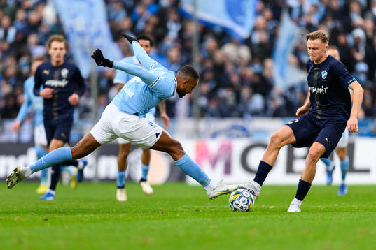 Malmö FFs Isaac Kiese Thelin och Halmstads Albin Ahlstrand