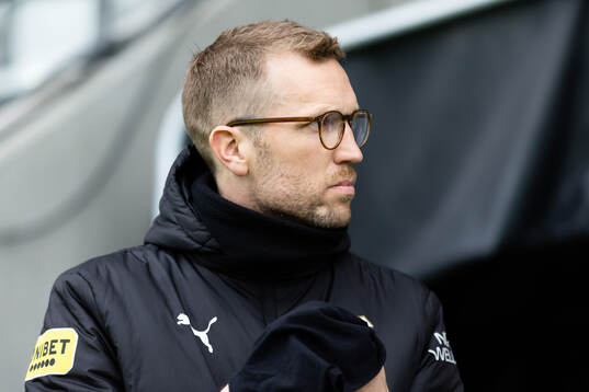 Häckens assisterande tränare Rasmus Lindgren innan träningsmatchen i fotboll mellan BK Häcken och Elfsborg den 16 mars 2024 i Göteborg. 