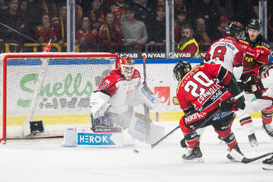 Örebros målvakt Jonas Arntzen och Luleås Jack Connolly