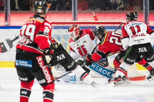 Luleås Jack Connolly gör 1-0 bakom Örebros målvakt