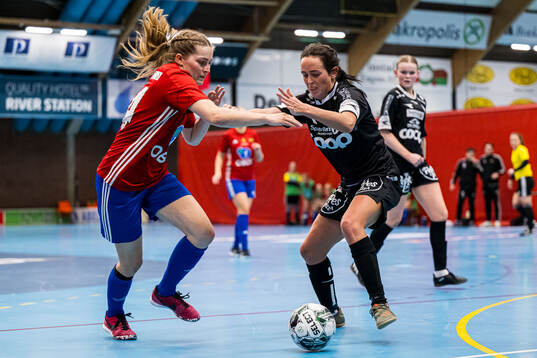 Leah Marlene van der Weel of Skeid and Monika Hunstad of Hulløy Bodø