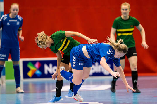 Helene Hagelien Mikkelsen of NTNUI and Andrea Holm Aune of Tiller