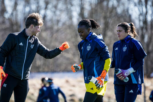 FC Rosengårds målvakt Angel Mukasa och målvakt Eartha Cumings