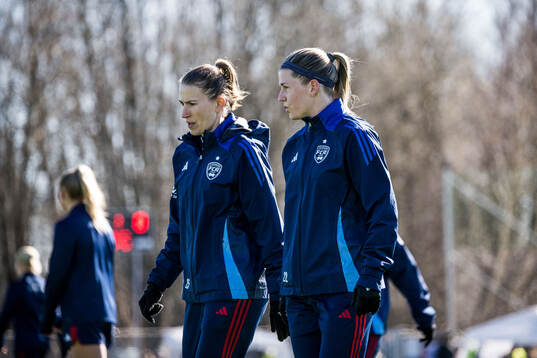 FC Rosengårds Emma Berglund och Olivia Schough
