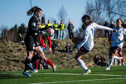 Vittsjös målvakt Lauren Brzykcy och FC Rosengårds Mai Kadowaki