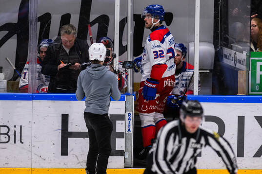 Oskarshamns Oscar Engsund  i utvisningsbåset