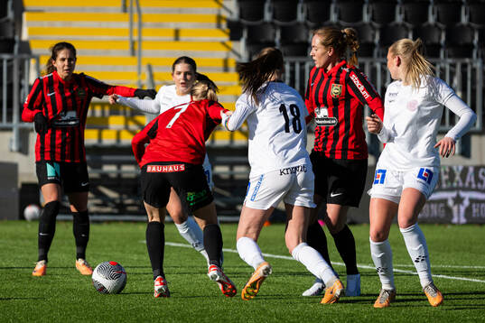 Brommapojkarnas Sara Olai och IK Uppsalas Julia Ragnarsson
