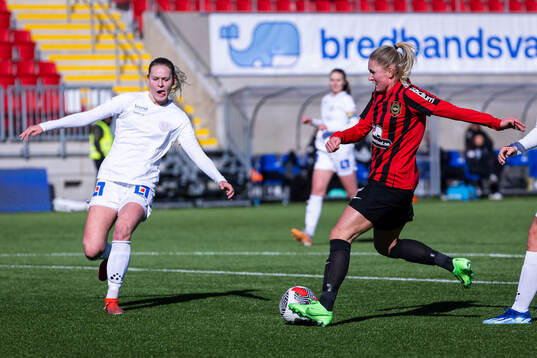 Brommapojkarnas Ellen Toivio och IK Uppsalas Maja Wangerheim