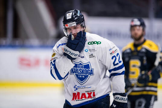 Karlskogas Viktor Lang har ont