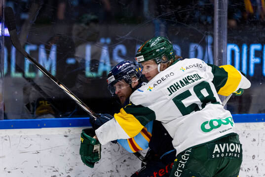 Björklövens Kim Johansson holding på Djurgårdens Linus