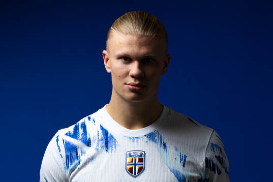 Bla gjennom flere bilder av Football, Norway, kit launch portraits