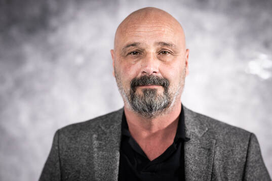 Bosko Orovic, Utsikten, poserar för ett porträtt