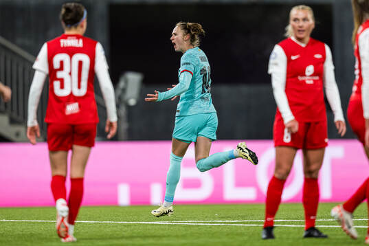 Bla gjennom flere bilder av Football, UEFA Women's Champions League, Brann - Barcelona