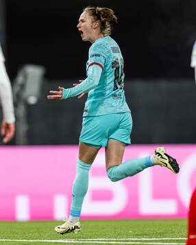 Caroline Graham Hansen of Barcelona celebrates