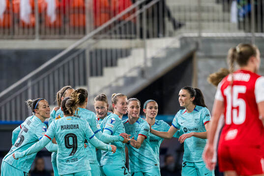 Caroline Graham Hansen of Barcelona celebrates