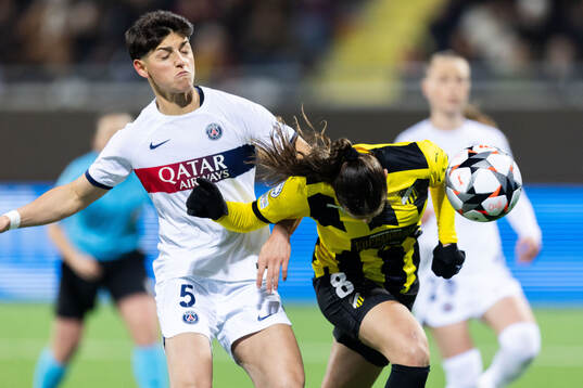 Elisa De Almeida of Paris Saint Germain behind Rusul Rosa