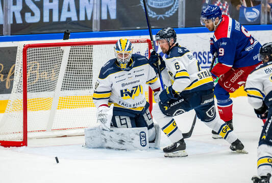 HV71s målvakt Frederik Dichow och Anton Strålman och