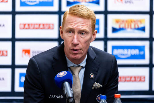 Växjös tränare Jörgen Jönsson på presskonferens