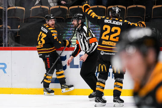 Skellefteås Filip Sandberg och Jonathan Johnson jublar