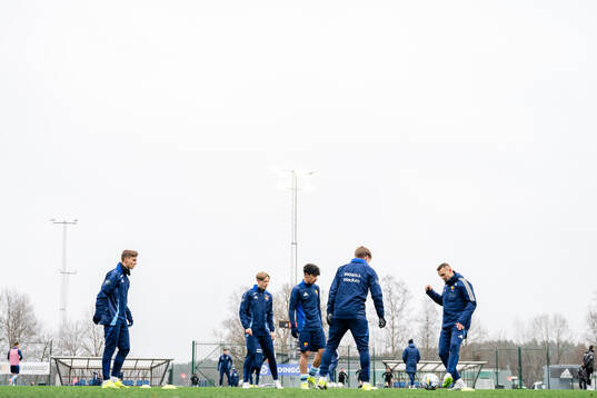 Djurgårdens spelare värmer upp