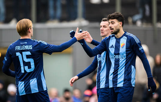 Djurgårdens Oskar Fallenius och Deniz Hummet jublar