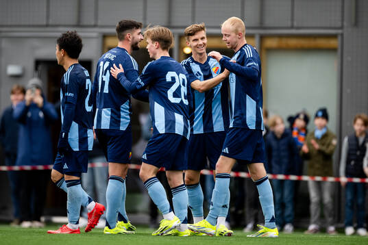 Djurgårdens Samuel Leach Holm och Peter Therkildsen  jublar