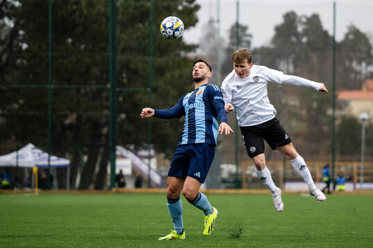 Djurgårdens Besard Sabovic och Örebros Victor Backman