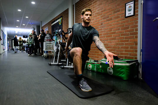 Rögles Brandon Davidson värmer upp