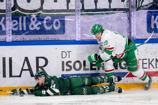 Färjestads Jonathan Andersson och Rögles Rodrigo Abols