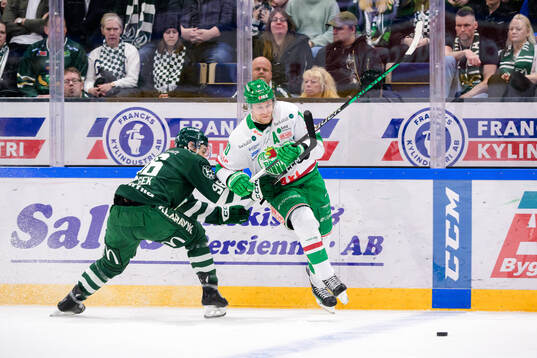 Färjestads David Tomasek och Rögles Rodrigo Abols