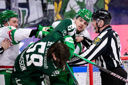 Rögles Lian Bichsel och Färjestads Linus Johansson