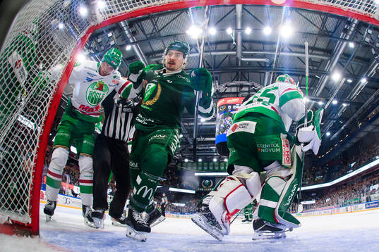 Rögles Brandon Davidson och Färjestads David Tomasek