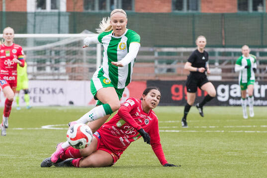Hammarbys Anna Jøsendal och Örebros Ashley Michelle Barron