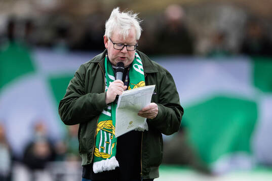 Hammarbys speaker Urban Rybrink innan fotbollsmatchen i