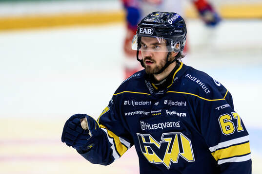 HV71s Oliwer Kaski jublar