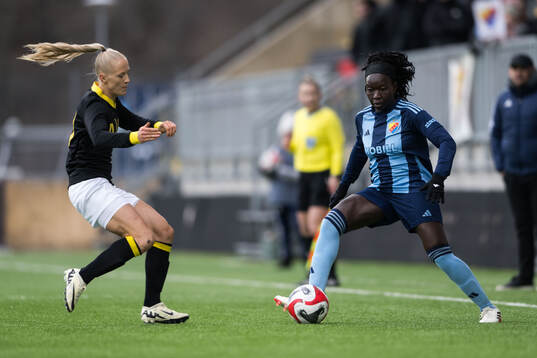 AIKs Moa Sjöström och Djurgårdens Sura Yekka