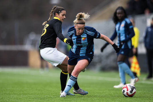 AIKs Daniela Famili och Djurgårdens Therese Åsland