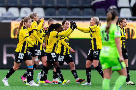 Häckens Monica Jusu Bah jublar